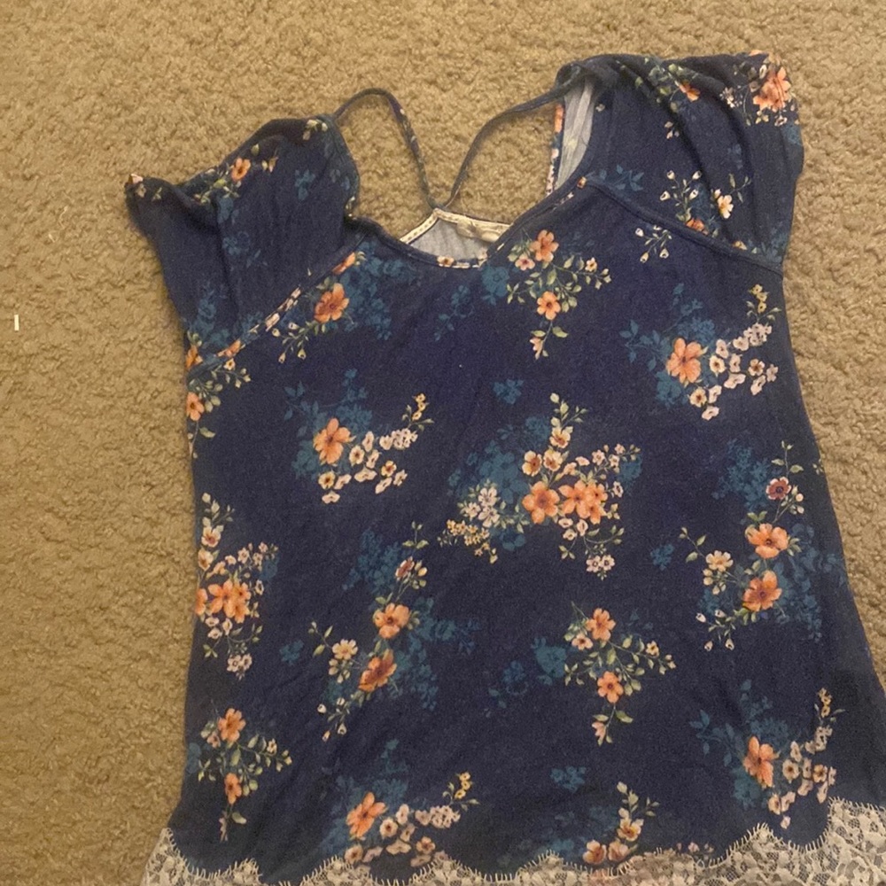 Rewind floral shirt.Size Medium